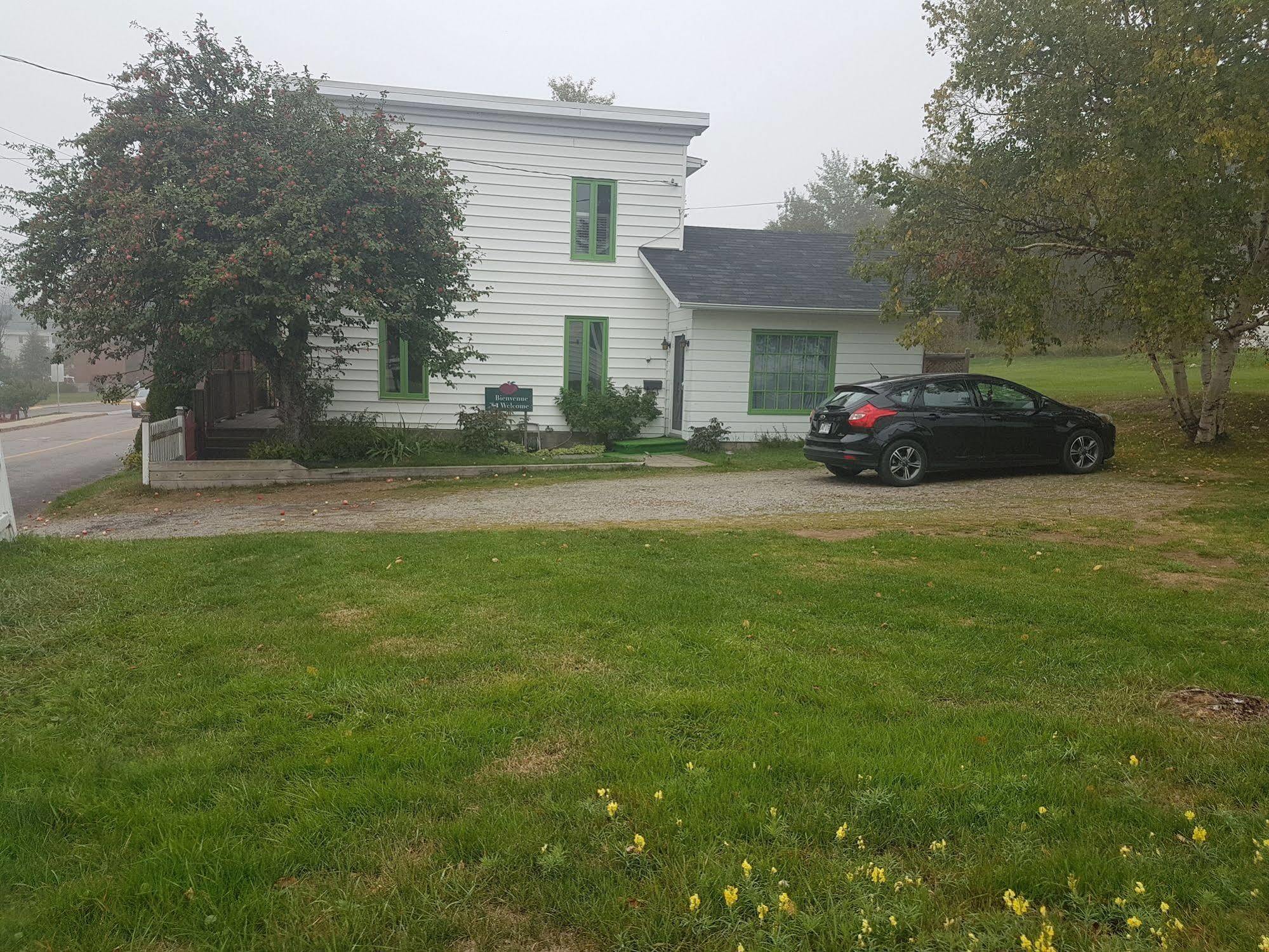 Gite Au Vieux Pommier Tadoussac Luaran gambar